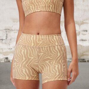 Outdoor Voices NWT Superform 3.5" Bike Shorts in Pampas Swirl Size Medium